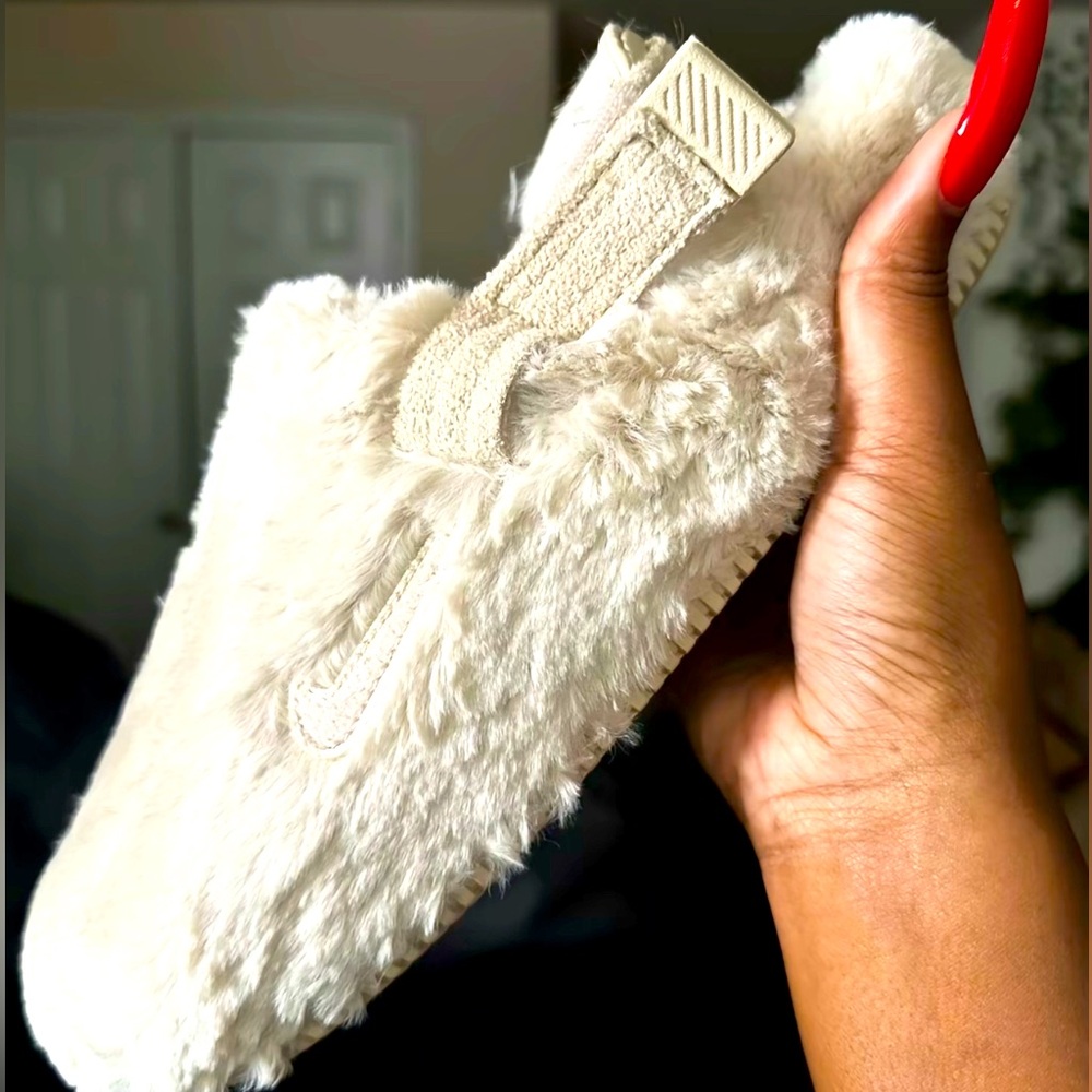 Brand New* Nike Calm SE mule*